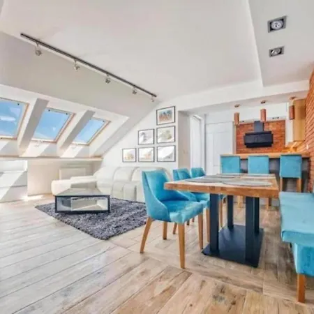 Golden - Cozy And Bright - Great Location &swietej Barbary